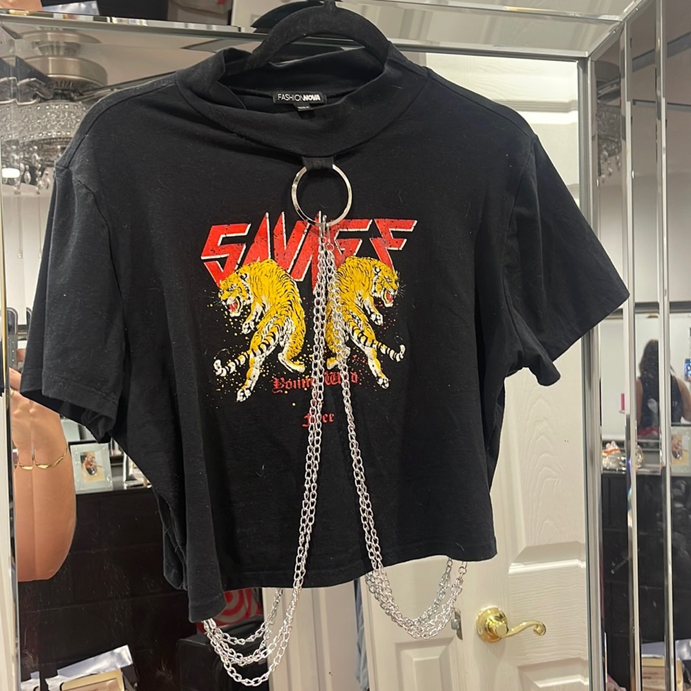 chain cropped tshirt